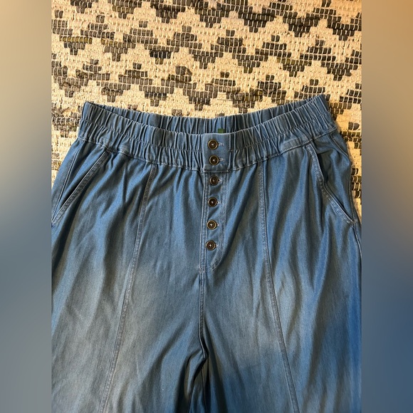 Blue Wide-Leg Pants with Button Detail - Picture 2 of 6